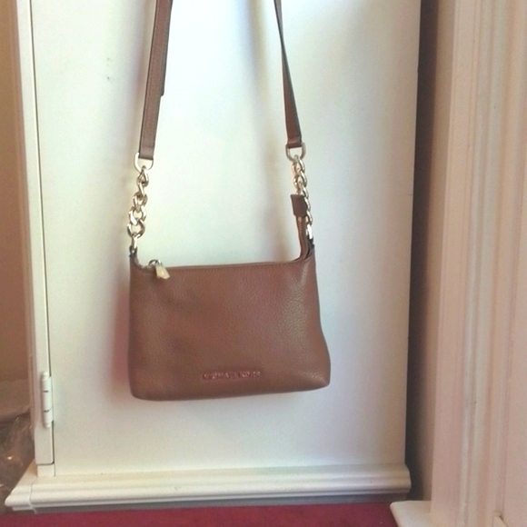 Michael Kors Handbags - Michael Kors Tan Leather Crossbody 😍 Excellent Condition
